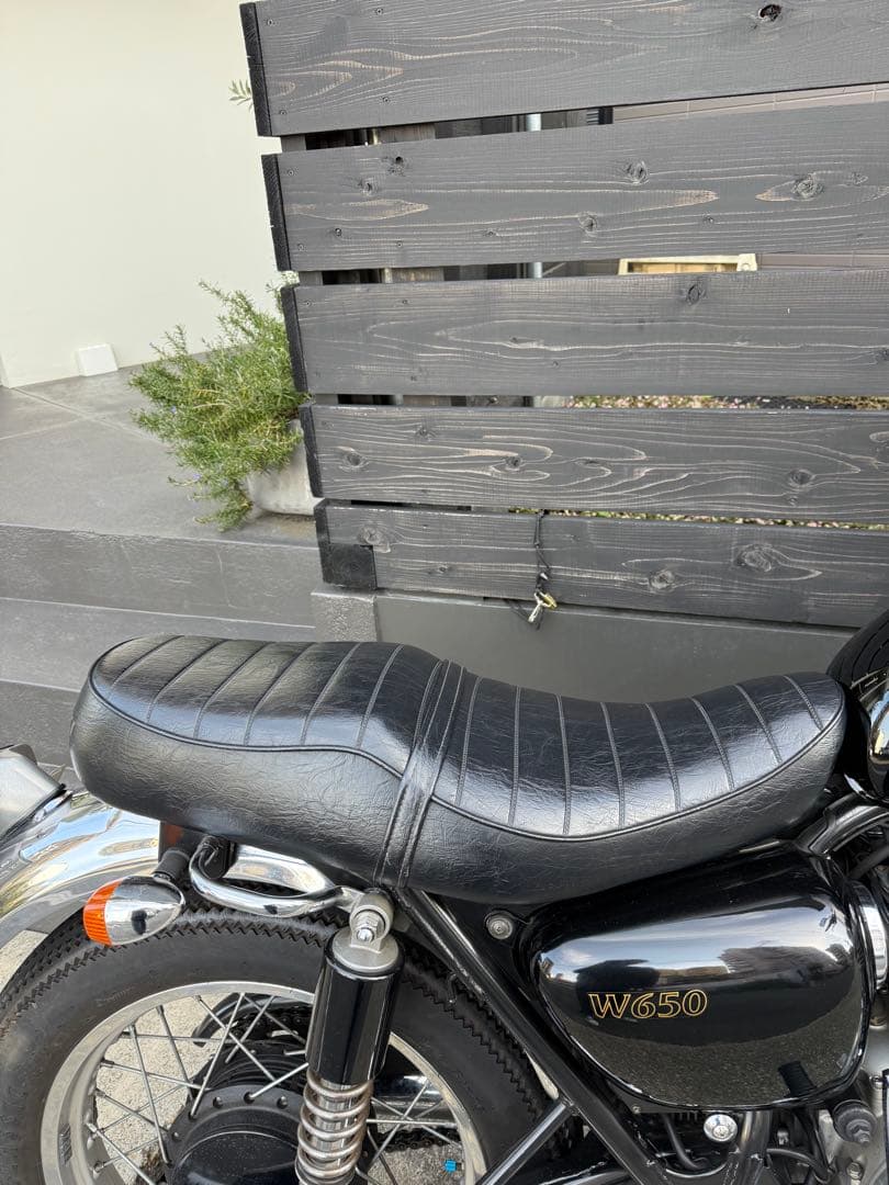 カワサキ W650 カスタムシート 黒 合成皮革